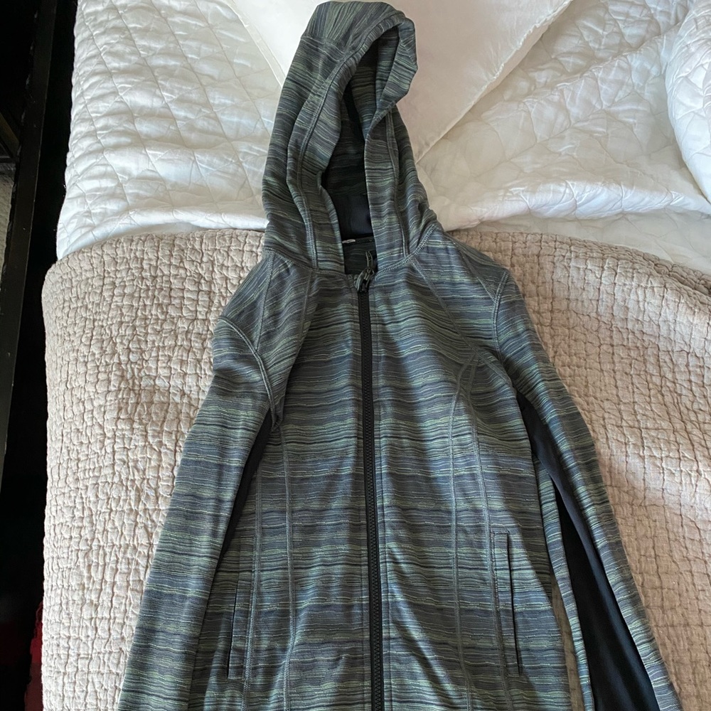 Lululemon zip up jacket, size 6
